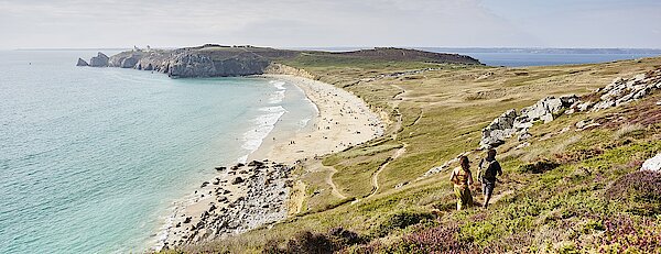 Pointe - Cap, Plage, Phare, Paysage littoral, Monument et immobilier, Loisir, Finistere, Destination Brest terres oceanes, Cote rocheuse, Camaret, Balade a pied, Randonnee pedestre, Randonnee, Sport, Balade